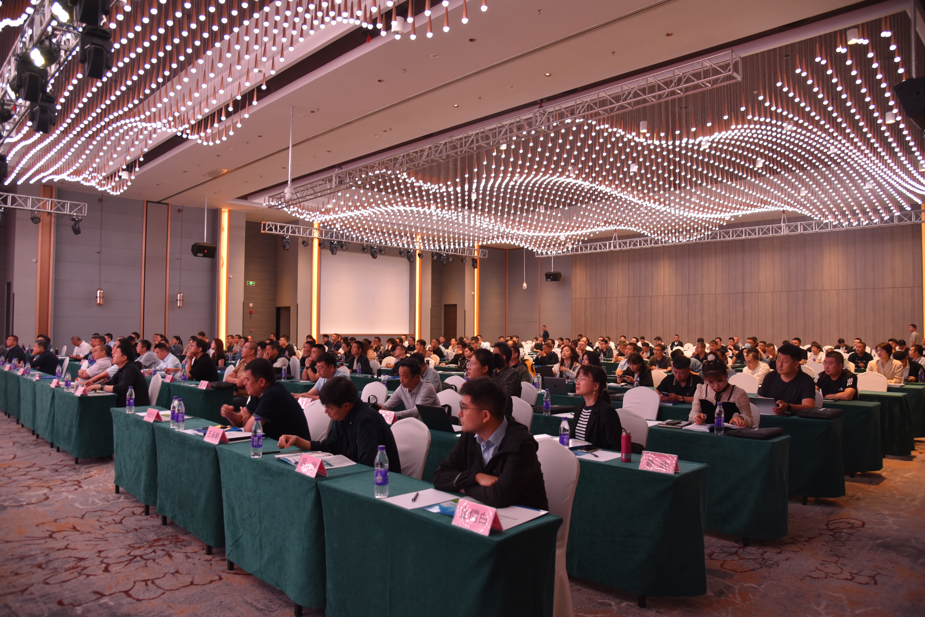 聚力同筑基 共促新發(fā)展|“2025年配焦煉鐵、配煤煉焦與煤焦檢測技術(shù)研討會”暨“第四屆優(yōu)化配煤與煤焦檢測培訓(xùn)班”勝利召開